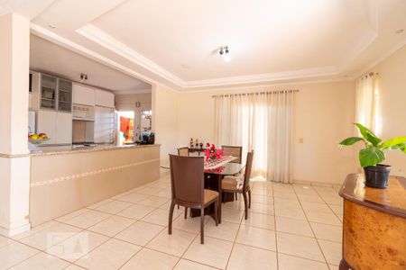 Sala de Estar de casa à venda com 4 quartos, 196m² em Jardim Atlatico, Goiânia