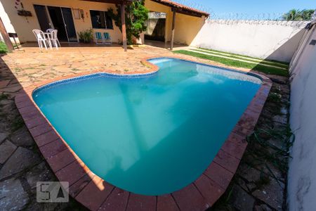 Casa à venda com 196m², 4 quartos e 4 vagas Casa à venda com 196m², 4 quartos e 4 vagasPiscina