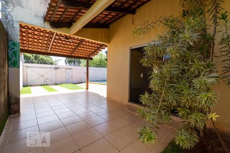 Casa à venda com 196m², 4 quartos e 4 vagas Casa à venda com 196m², 4 quartos e 4 vagasGaragem