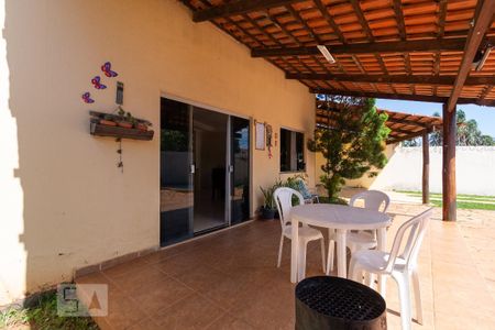 Casa à venda com 196m², 4 quartos e 4 vagas Casa à venda com 196m², 4 quartos e 4 vagasÁrea