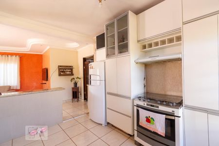 Casa à venda com 196m², 4 quartos e 4 vagas Casa à venda com 196m², 4 quartos e 4 vagasCozinha