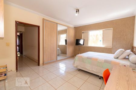Casa à venda com 196m², 4 quartos e 4 vagas Casa à venda com 196m², 4 quartos e 4 vagasSuite 2