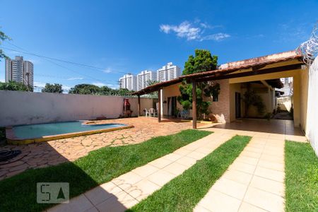 Casa à venda com 196m², 4 quartos e 4 vagas Casa à venda com 196m², 4 quartos e 4 vagasQuintal