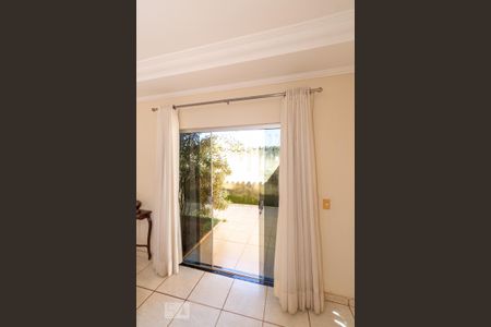 Detalhe da Sala de Estar de casa à venda com 4 quartos, 196m² em Jardim Atlatico, Goiânia