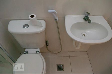 Casa de condomínio à venda com 55m², 2 quartos e 1 vaga Casa de condomínio à venda com 55m², 2 quartos e 1 vagaBanheiro