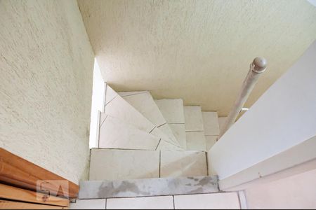 Casa de condomínio à venda com 55m², 2 quartos e 1 vaga Casa de condomínio à venda com 55m², 2 quartos e 1 vagaEscada