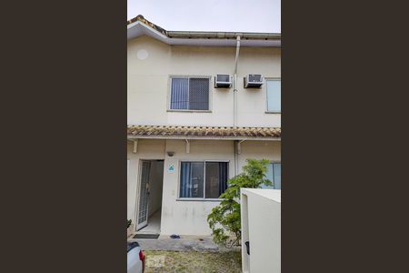 Casa de condomínio à venda com 55m², 2 quartos e 1 vaga Casa de condomínio à venda com 55m², 2 quartos e 1 vagaFachada