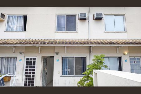 Casa de condomínio à venda com 55m², 2 quartos e 1 vaga Casa de condomínio à venda com 55m², 2 quartos e 1 vagaFachada