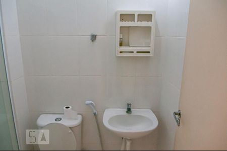 Casa de condomínio à venda com 55m², 2 quartos e 1 vaga Casa de condomínio à venda com 55m², 2 quartos e 1 vagaBanheiro