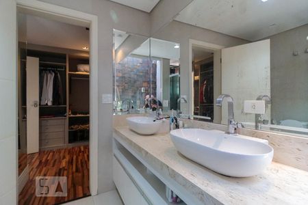 Casa para alugar com 225m², 3 quartos e 4 vagasBanheiro do quarto 1