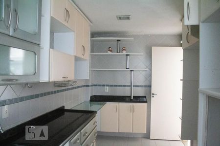 Casa de condomínio à venda com 156m², 4 quartos e 2 vagasCozinha - Torneira