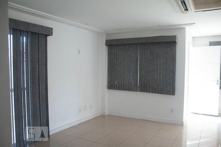 Sala de casa de condomínio à venda com 4 quartos, 156m² em Badu, Niterói