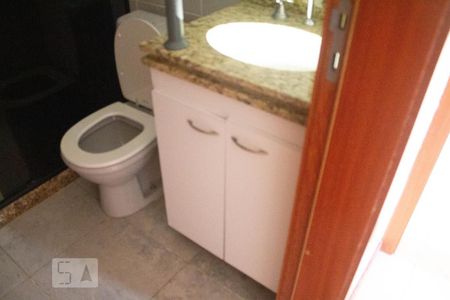 Casa de condomínio à venda com 156m², 4 quartos e 2 vagasBanheiro Quarto 2