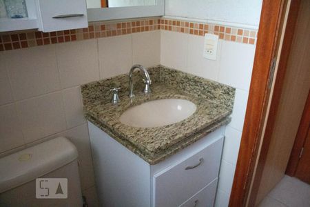 Casa de condomínio à venda com 156m², 4 quartos e 2 vagasBanheiro