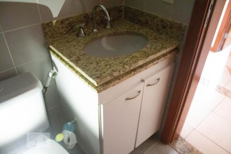 Casa de condomínio à venda com 156m², 4 quartos e 2 vagasBanheiro Quarto 2