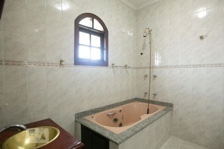 Casa para alugar com 498m², 5 quartos e 8 vagas Casa para alugar com 498m², 5 quartos e 8 vagasBanheiro Suíte 2