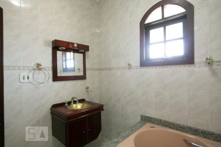 Casa para alugar com 498m², 5 quartos e 8 vagas Casa para alugar com 498m², 5 quartos e 8 vagasBanheiro Suíte 2