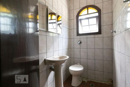 Casa para alugar com 498m², 5 quartos e 8 vagas Casa para alugar com 498m², 5 quartos e 8 vagasBanheiro da Edícula