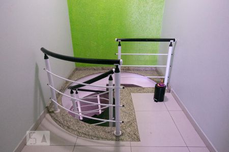 Casa para alugar com 498m², 5 quartos e 8 vagas Casa para alugar com 498m², 5 quartos e 8 vagasEscada