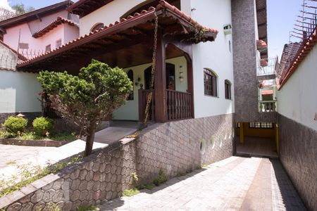 Casa para alugar com 498m², 5 quartos e 8 vagas Casa para alugar com 498m², 5 quartos e 8 vagasGaragem