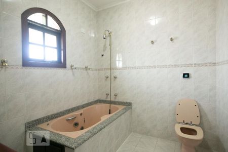 Casa para alugar com 498m², 5 quartos e 8 vagas Casa para alugar com 498m², 5 quartos e 8 vagasBanheiro Suíte 2
