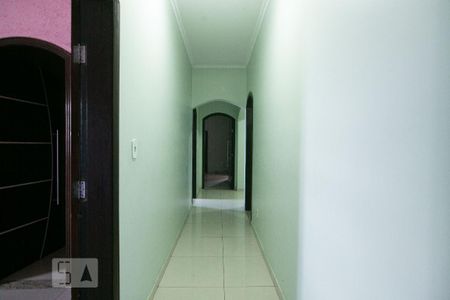 Casa para alugar com 498m², 5 quartos e 8 vagas Casa para alugar com 498m², 5 quartos e 8 vagasCorredor