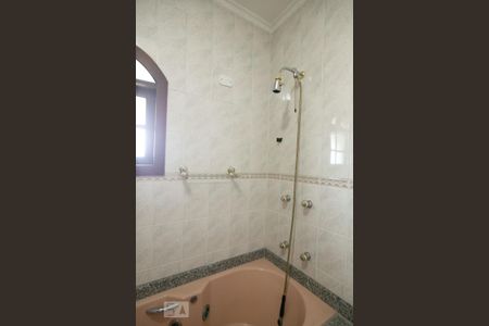 Casa para alugar com 498m², 5 quartos e 8 vagas Casa para alugar com 498m², 5 quartos e 8 vagasBanheiro Suíte 2
