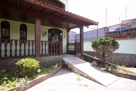 Casa para alugar com 498m², 5 quartos e 8 vagas Casa para alugar com 498m², 5 quartos e 8 vagasÁrea Externa