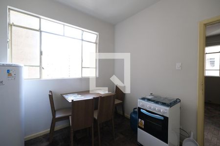 Sala/Cozinha de apartamento para alugar com 1 quarto, 44m² em Centro, Curitiba