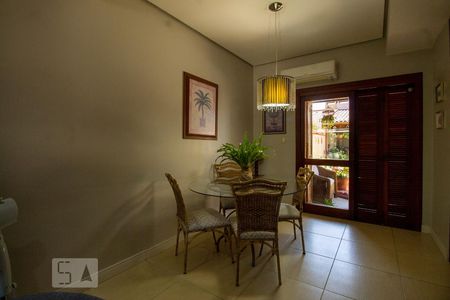 Sala de casa à venda com 4 quartos, 200m² em Cavalhada, Porto Alegre