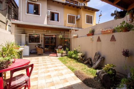 Casa à venda com 200m², 4 quartos e 1 vagaQuintal