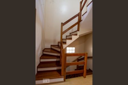 Casa à venda com 200m², 4 quartos e 1 vagaEscada