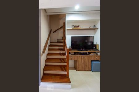 Casa à venda com 200m², 4 quartos e 1 vagaEscada