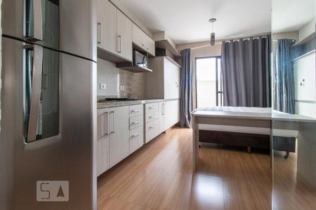 Cozinha/Quarto de kitnet/studio para alugar com 1 quarto, 27m² em Lindóia, Curitiba