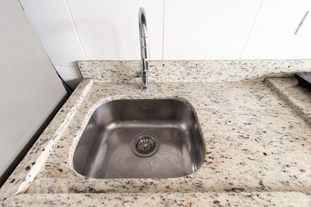 Pia/Cozinha de kitnet/studio para alugar com 1 quarto, 27m² em Lindóia, Curitiba