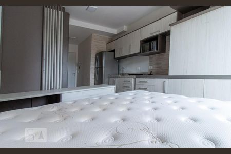 Cozinha/Quarto de kitnet/studio para alugar com 1 quarto, 27m² em Lindóia, Curitiba