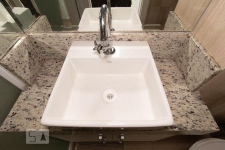 Pia/Banheiro de kitnet/studio para alugar com 1 quarto, 27m² em Lindóia, Curitiba