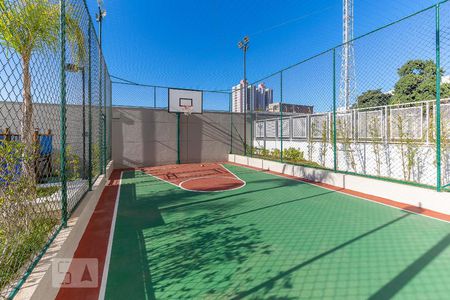 Apartamento à venda com 123m², 3 quartos e 2 vagas Apartamento à venda com 123m², 3 quartos e 2 vagasÁrea comum - Quadra esportiva
