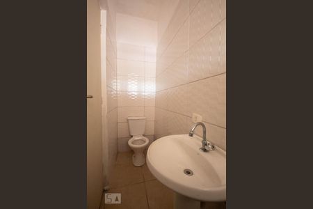 Casa à venda com 180m², 3 quartos e 2 vagas Casa à venda com 180m², 3 quartos e 2 vagasBanheiro de Serviço