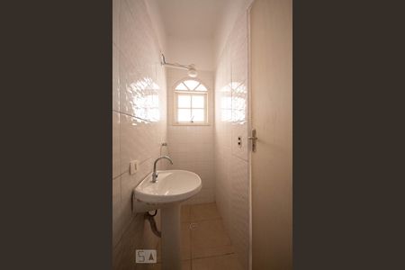 Casa à venda com 180m², 3 quartos e 2 vagas Casa à venda com 180m², 3 quartos e 2 vagasBanheiro de Serviço