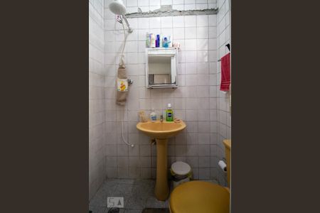 Casa à venda com 205m², 3 quartos e 2 vagasBanheiro