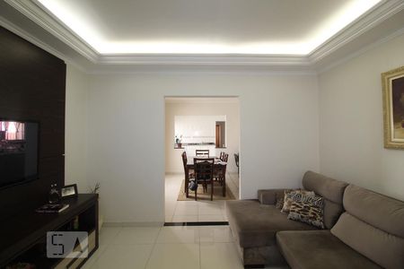 Sala de Casa com 2 quartos, 170m² Rudge Ramos