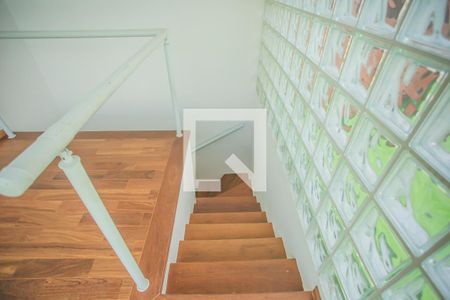 Apartamento à venda com 145m², 3 quartos e 2 vagas Apartamento à venda com 145m², 3 quartos e 2 vagasEscadas