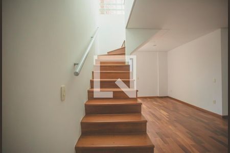 Apartamento à venda com 145m², 3 quartos e 2 vagas Apartamento à venda com 145m², 3 quartos e 2 vagasEscadas