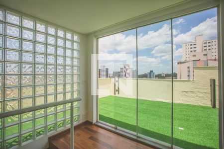 Apartamento à venda com 145m², 3 quartos e 2 vagas Apartamento à venda com 145m², 3 quartos e 2 vagasHall - Piso superior