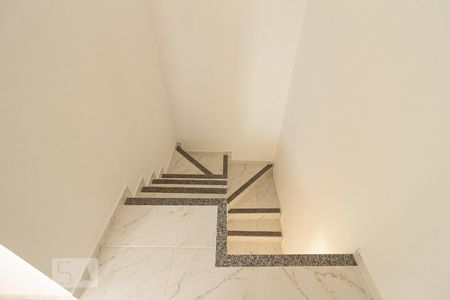 Escada de casa de condomínio para alugar com 3 quartos, 110m² em Campo Grande, Rio de Janeiro