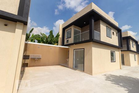 Casa de condomínio para alugar com 95m², 2 quartos e 2 vagas Casa de condomínio para alugar com 95m², 2 quartos e 2 vagasFachada