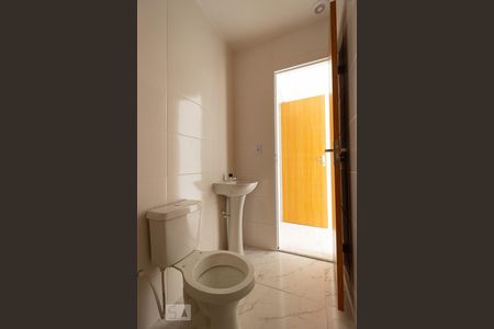 Casa de condomínio para alugar com 95m², 2 quartos e 2 vagas Casa de condomínio para alugar com 95m², 2 quartos e 2 vagasBanheiro da suíte