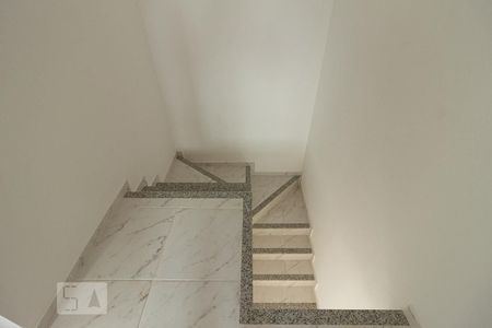 Escada de casa de condomínio para alugar com 2 quartos, 95m² em Campo Grande, Rio de Janeiro