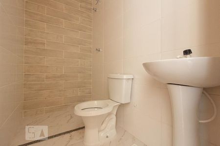 Casa de condomínio para alugar com 95m², 2 quartos e 2 vagas Casa de condomínio para alugar com 95m², 2 quartos e 2 vagasDetalhe do banheiro da suíte